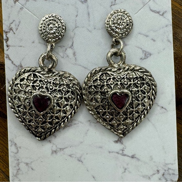 Vintage textured silver tone heart dangle earrings with purple enamel center - Picture 6 of 10